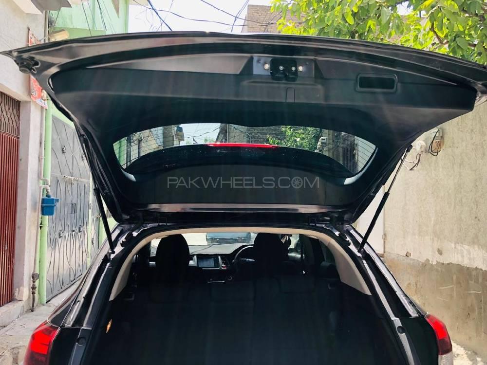 Honda Vezel 2013 for Sale in Peshawar Honda Vezel 2013 for Sale in Peshawar Image-19