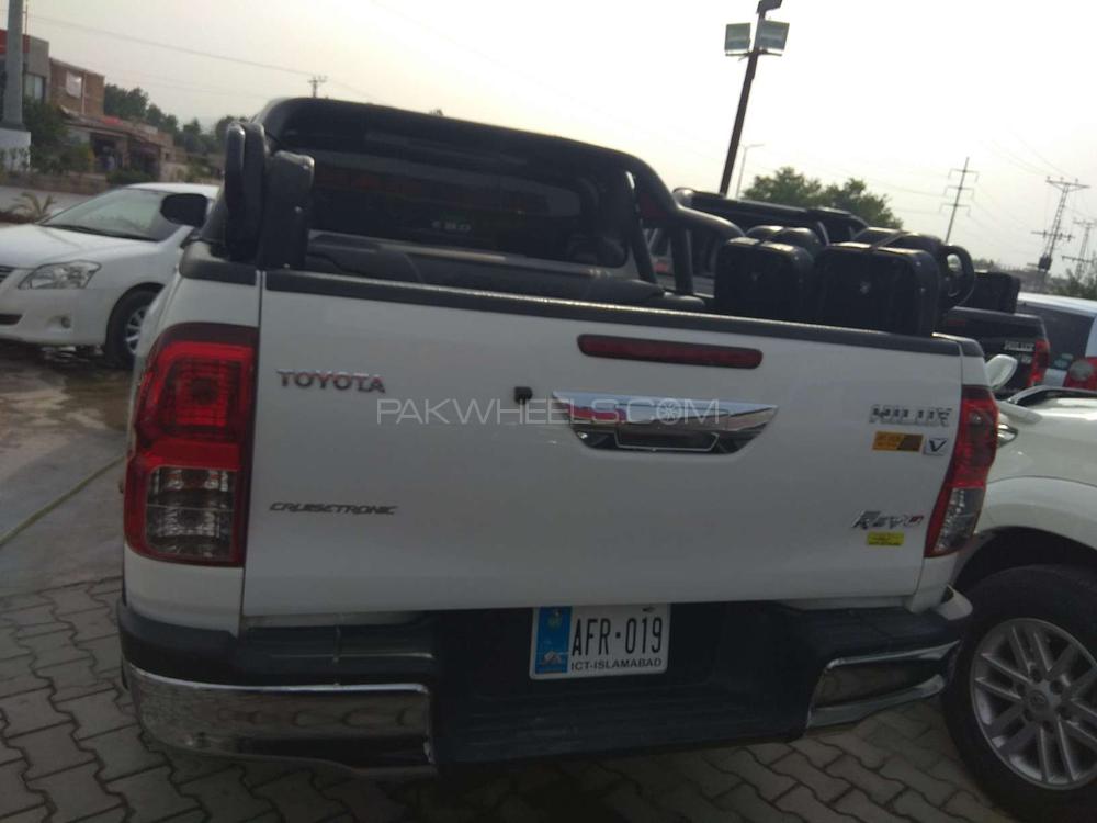 Toyota Hilux 2017 for Sale in Peshawar Toyota Hilux 2017 for Sale in Peshawar Image-5
