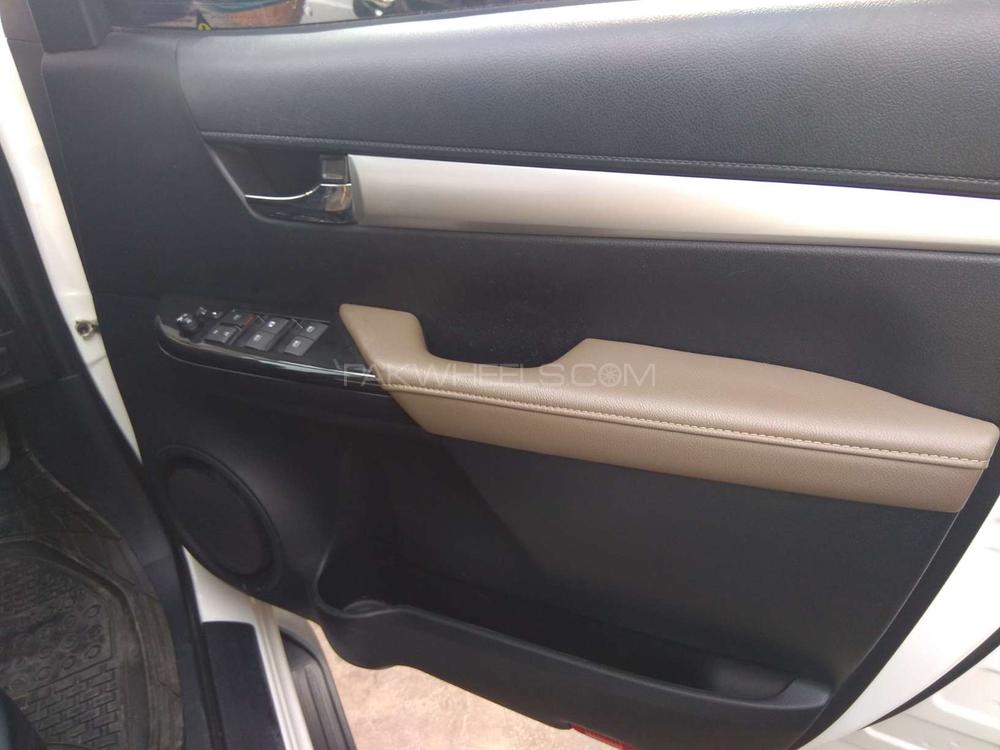 Toyota Hilux 2017 for Sale in Peshawar Toyota Hilux 2017 for Sale in Peshawar Image-7