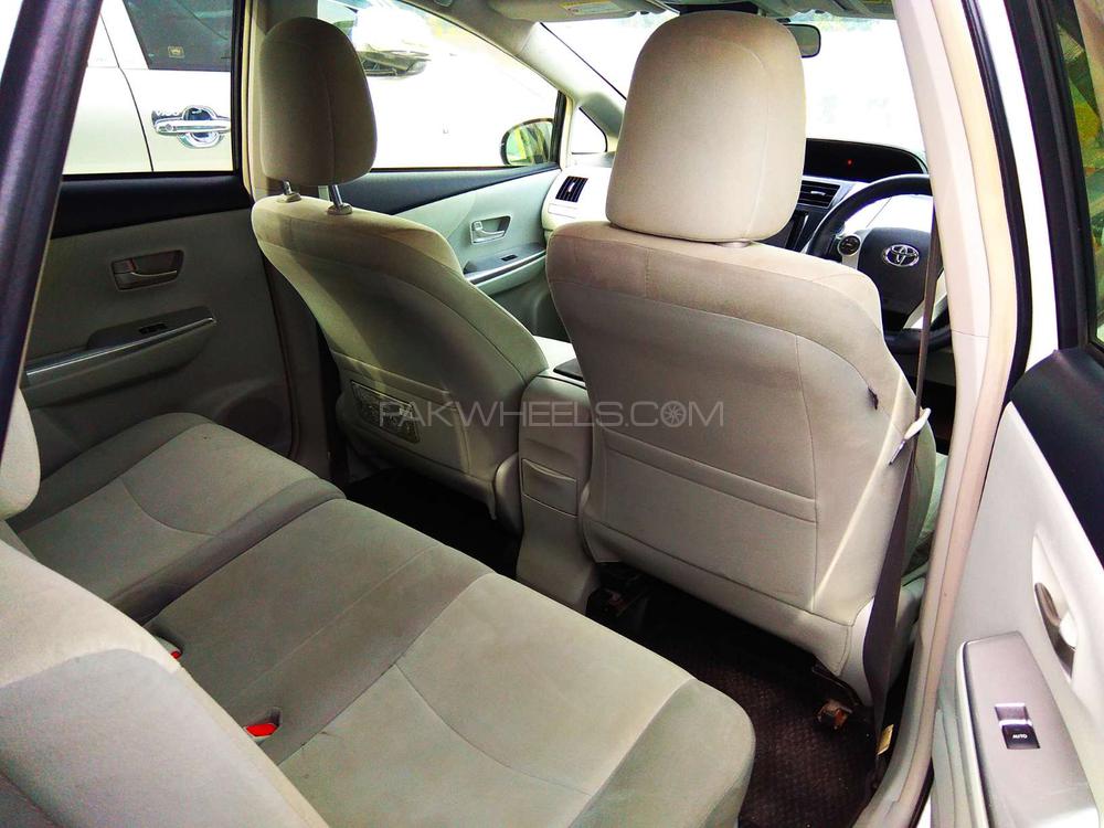 Toyota Prius Alpha 2012 for Sale in Lahore Toyota Prius Alpha 2012 for Sale in Lahore Image-7