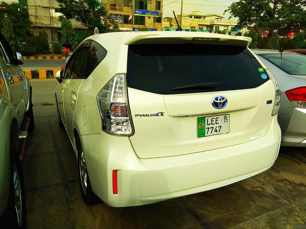 Toyota Prius Alpha 2012 for Sale in Lahore Toyota Prius Alpha 2012 for Sale in Lahore Image-8