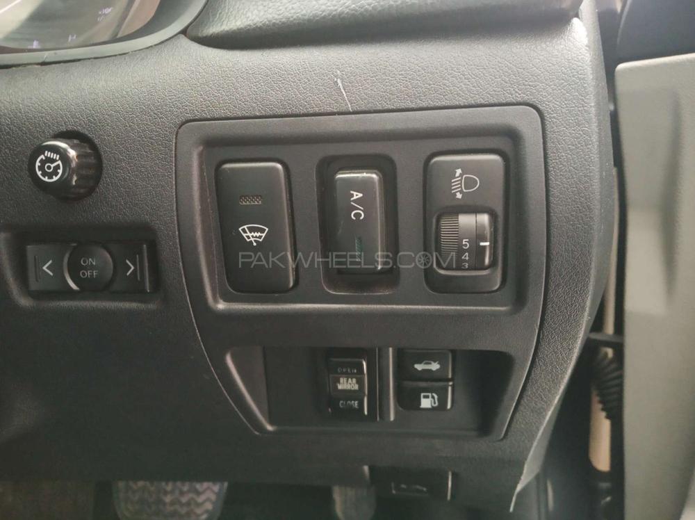 Lexus IS 2005 for Sale in Karachi Lexus IS 2005 for Sale in Karachi Image-7