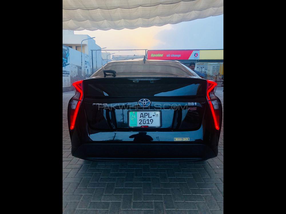 Toyota Prius 2016 for Sale in Lahore Toyota Prius 2016 for Sale in Lahore Image-6