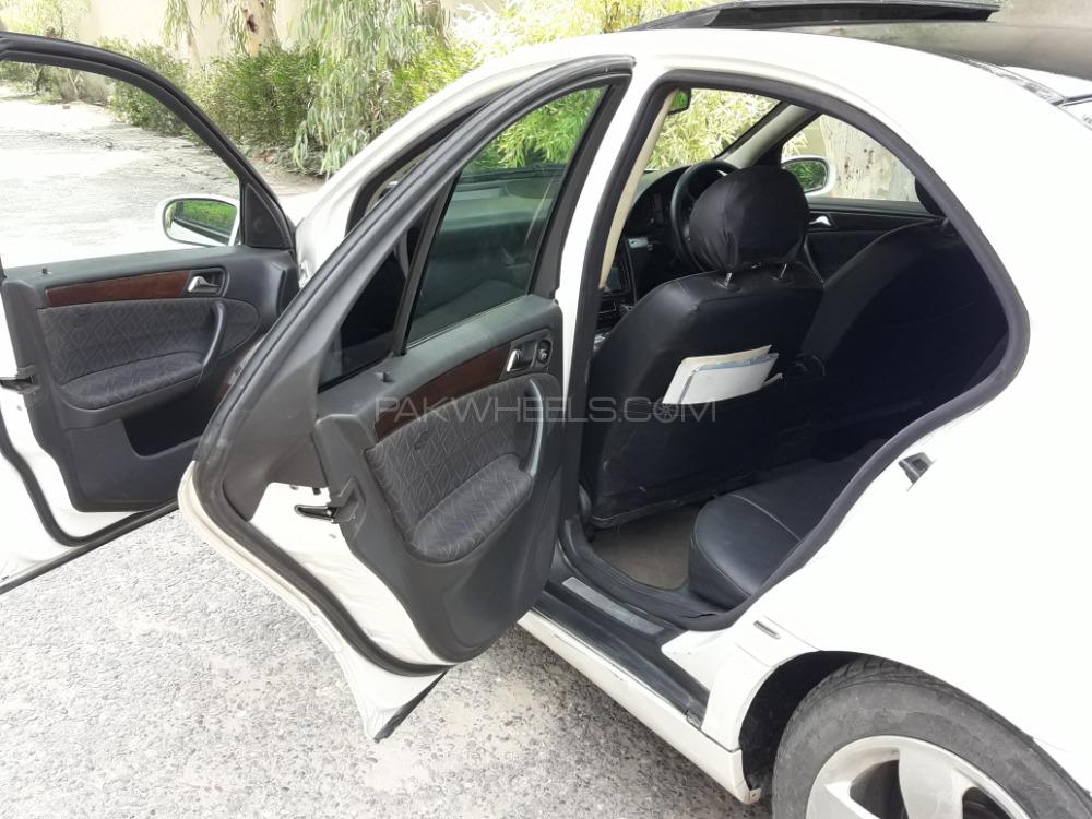 Mercedes Benz C Class 2004 for Sale in Peshawar Mercedes Benz C Class 2004 for Sale in Peshawar Image-8