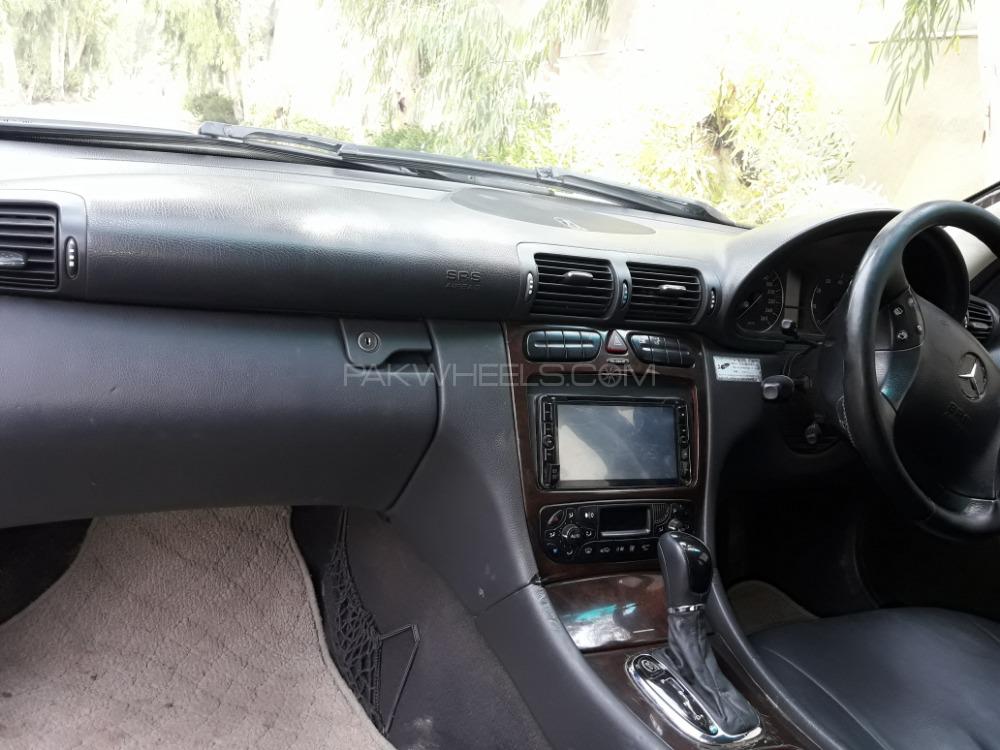 Mercedes Benz C Class 2004 for Sale in Peshawar Mercedes Benz C Class 2004 for Sale in Peshawar Image-9