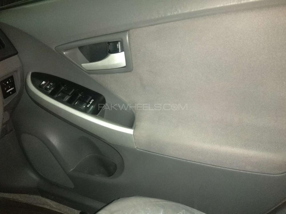 Toyota Prius 2010 for Sale in Karachi Toyota Prius 2010 for Sale in Karachi Image-10