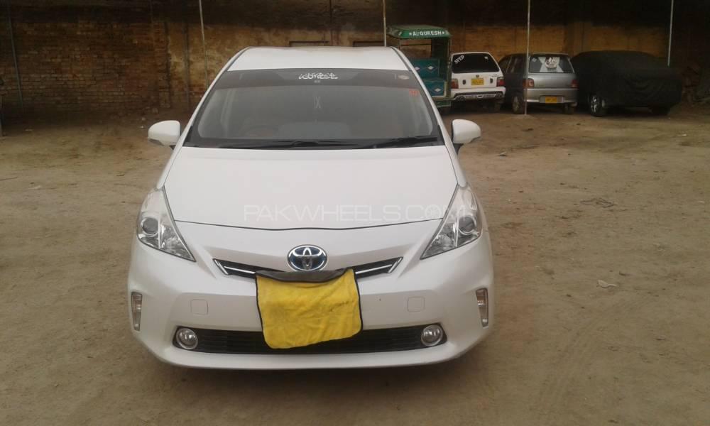 Toyota Prius 2013 for Sale in Tando Muhammad Khan Image-1