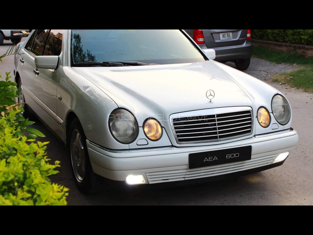 Mercedes Benz E Class 1999 for Sale in Abbottabad Image-1