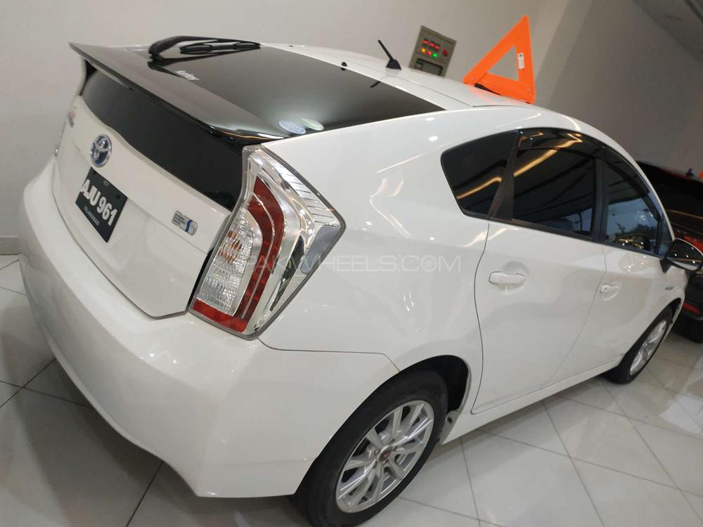 ٹویوٹا پریوس 2015 for Sale in پشاور ٹویوٹا پریوس 2015 for Sale in پشاور Image-3