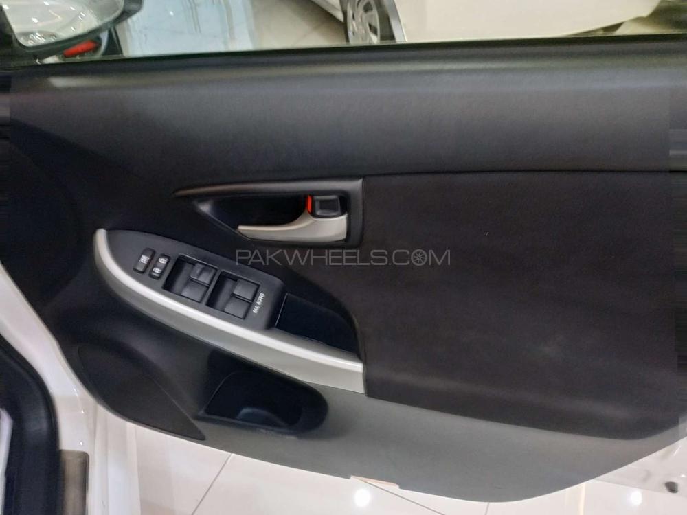 ٹویوٹا پریوس 2015 for Sale in پشاور ٹویوٹا پریوس 2015 for Sale in پشاور Image-7