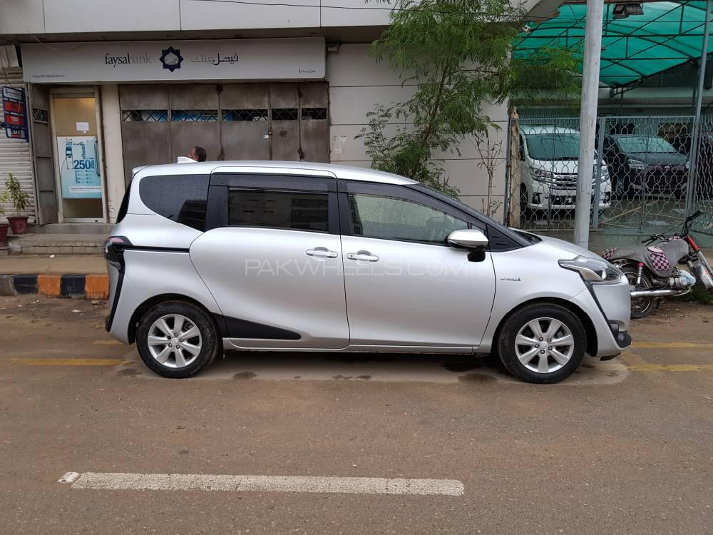 Toyota Sienta 2015 for Sale in Karachi Toyota Sienta 2015 for Sale in Karachi Image-8