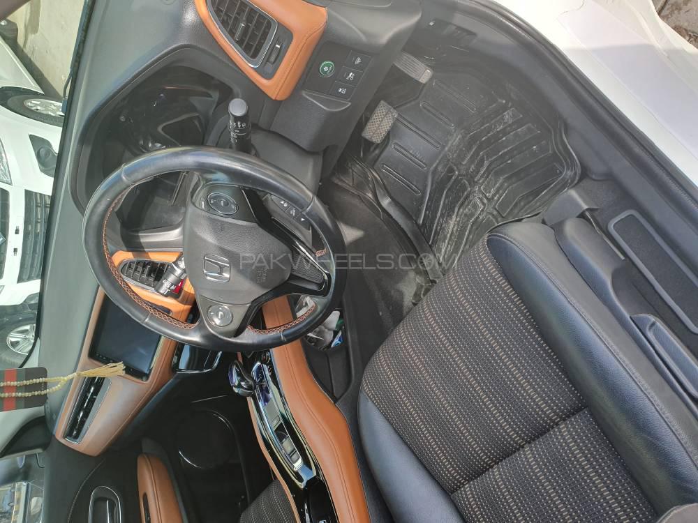 Honda Vezel 2015 for Sale in Sialkot Honda Vezel 2015 for Sale in Sialkot Image-4
