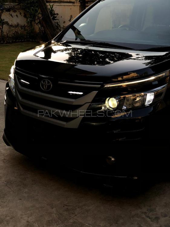 Toyota Voxy 2014 for Sale in Islamabad Image-1