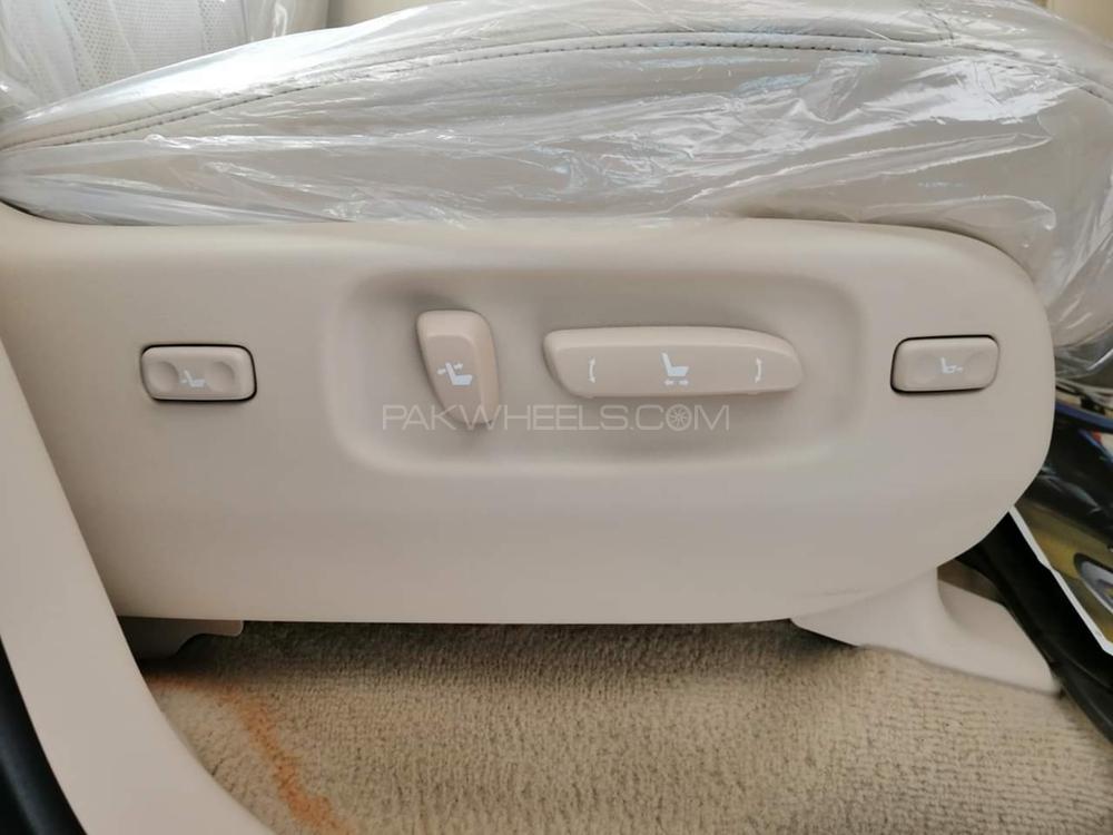 لیکزس ایل ایکس سیریز 2016 for Sale in کراچی لیکزس ایل ایکس سیریز 2016 for Sale in کراچی Image-18