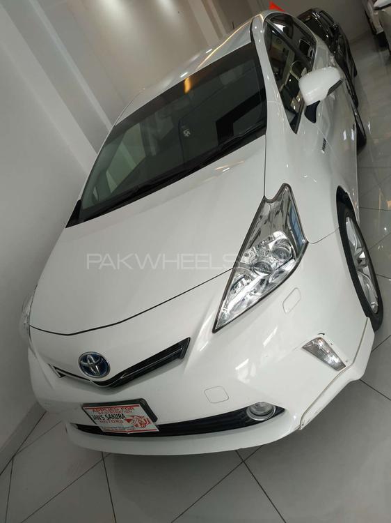 Toyota Prius Alpha 2014 for Sale in Peshawar Image-1