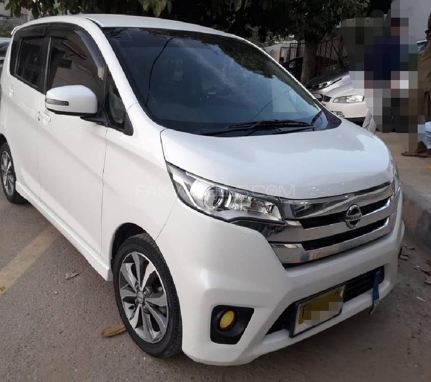 Nissan Dayz Highway Star 2015 for Sale in Karachi Nissan Dayz Highway Star 2015 for Sale in Karachi Image-12