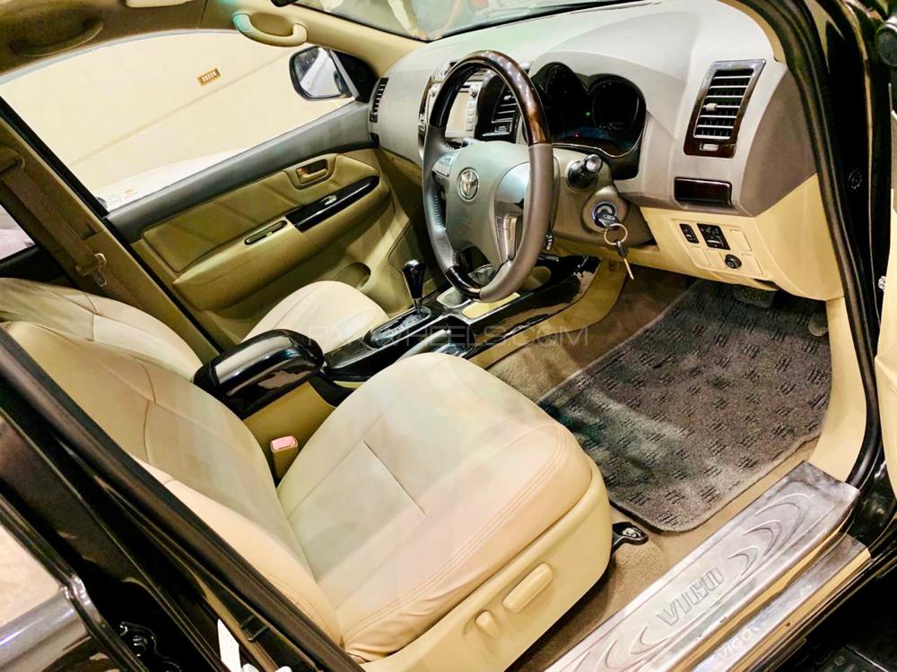 Toyota Hilux 2012 for Sale in Lahore Toyota Hilux 2012 for Sale in Lahore Image-8