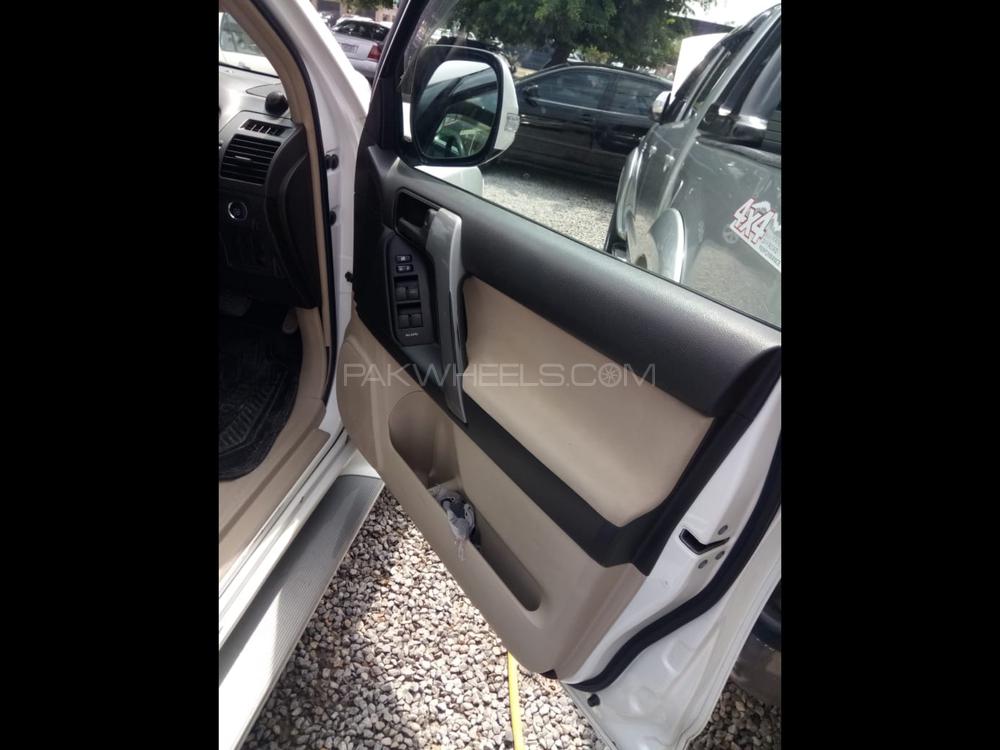 Toyota Prado 2010 for Sale in Peshawar Toyota Prado 2010 for Sale in Peshawar Image-8