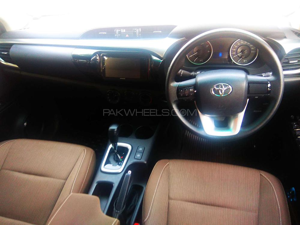Toyota Hilux 2018 for Sale in Lahore Toyota Hilux 2018 for Sale in Lahore Image-11