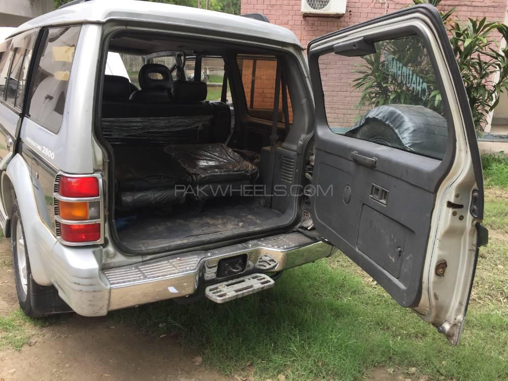 Mitsubishi Pajero 1993 for Sale in Lahore Mitsubishi Pajero 1993 for Sale in Lahore Image-3