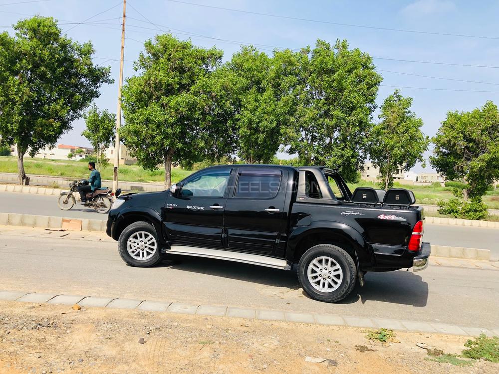 Toyota Hilux 2015 for Sale in Karachi Toyota Hilux 2015 for Sale in Karachi Image-6