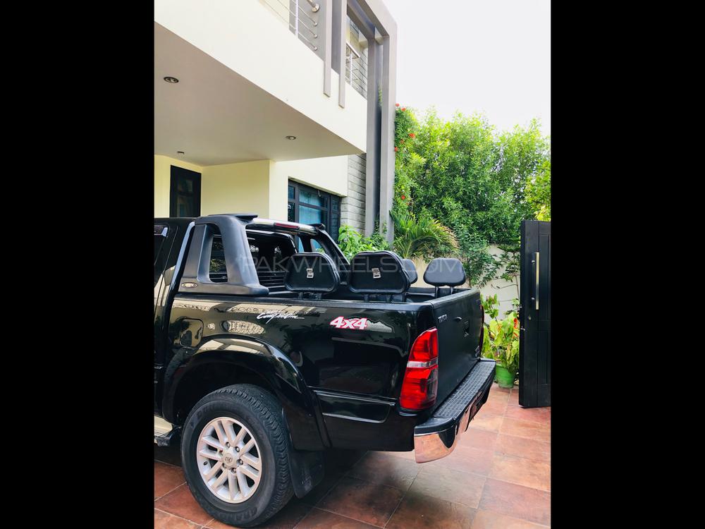 Toyota Hilux 2015 for Sale in Karachi Toyota Hilux 2015 for Sale in Karachi Image-10