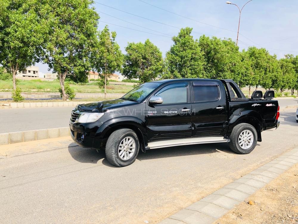 Toyota Hilux 2015 for Sale in Karachi Toyota Hilux 2015 for Sale in Karachi Image-7