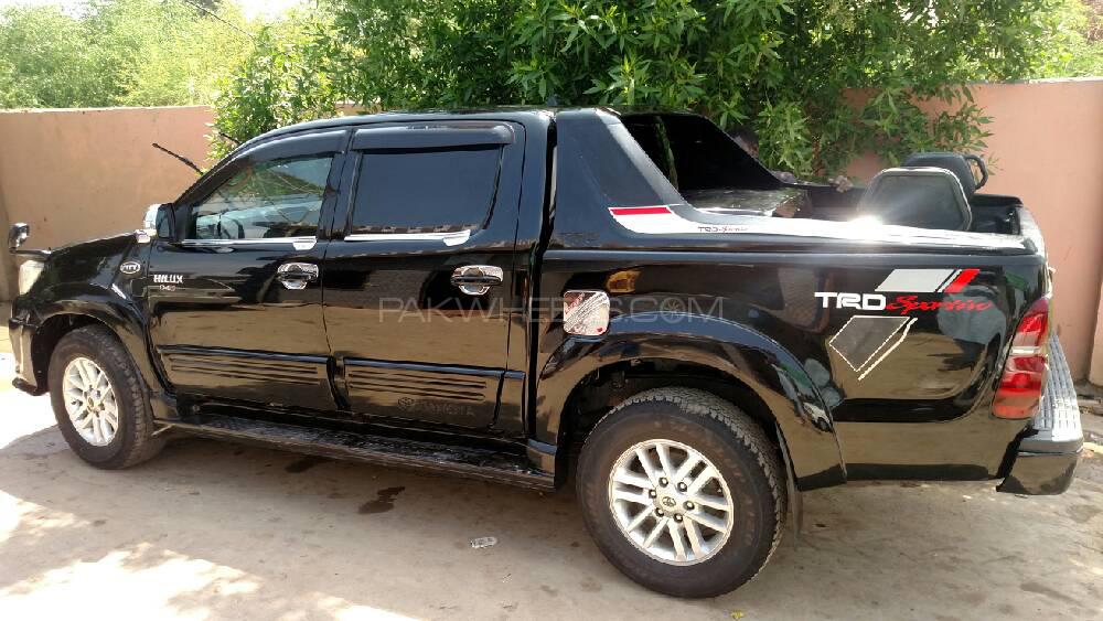 Toyota Hilux 2016 for Sale in Jamshoro Image-1