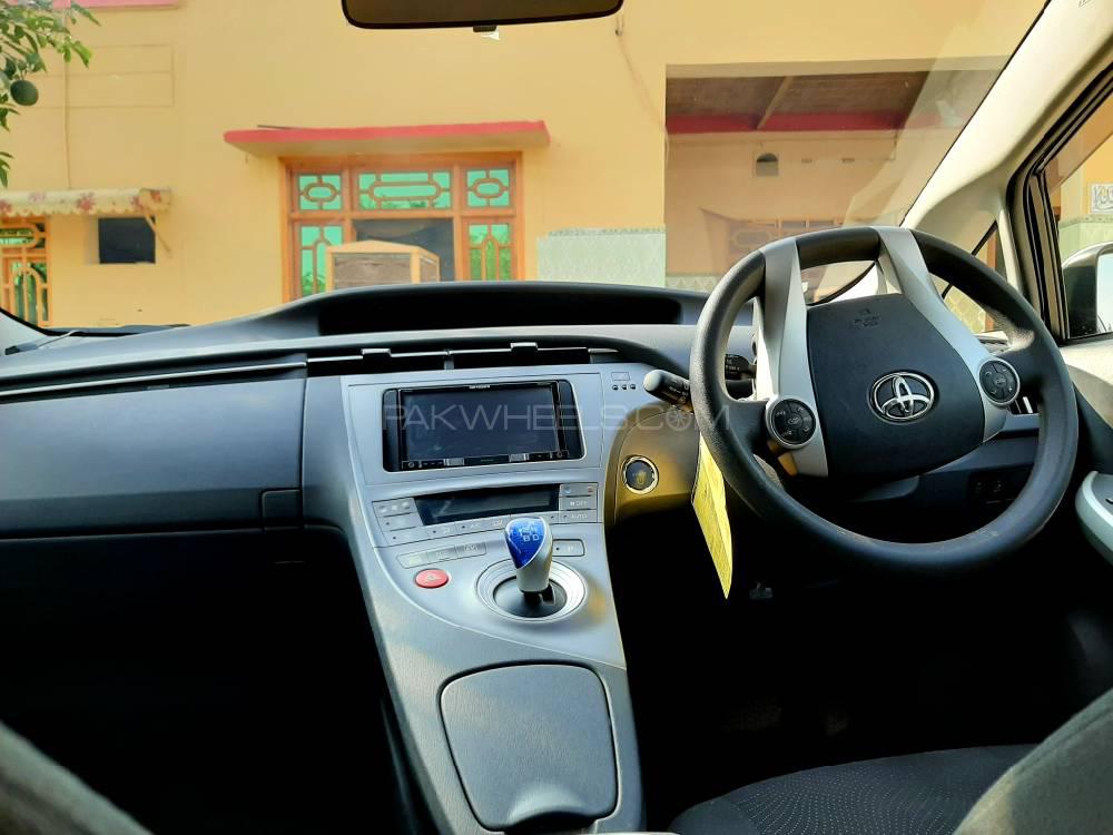 Toyota Prius 2015 for Sale in Peshawar Toyota Prius 2015 for Sale in Peshawar Image-3