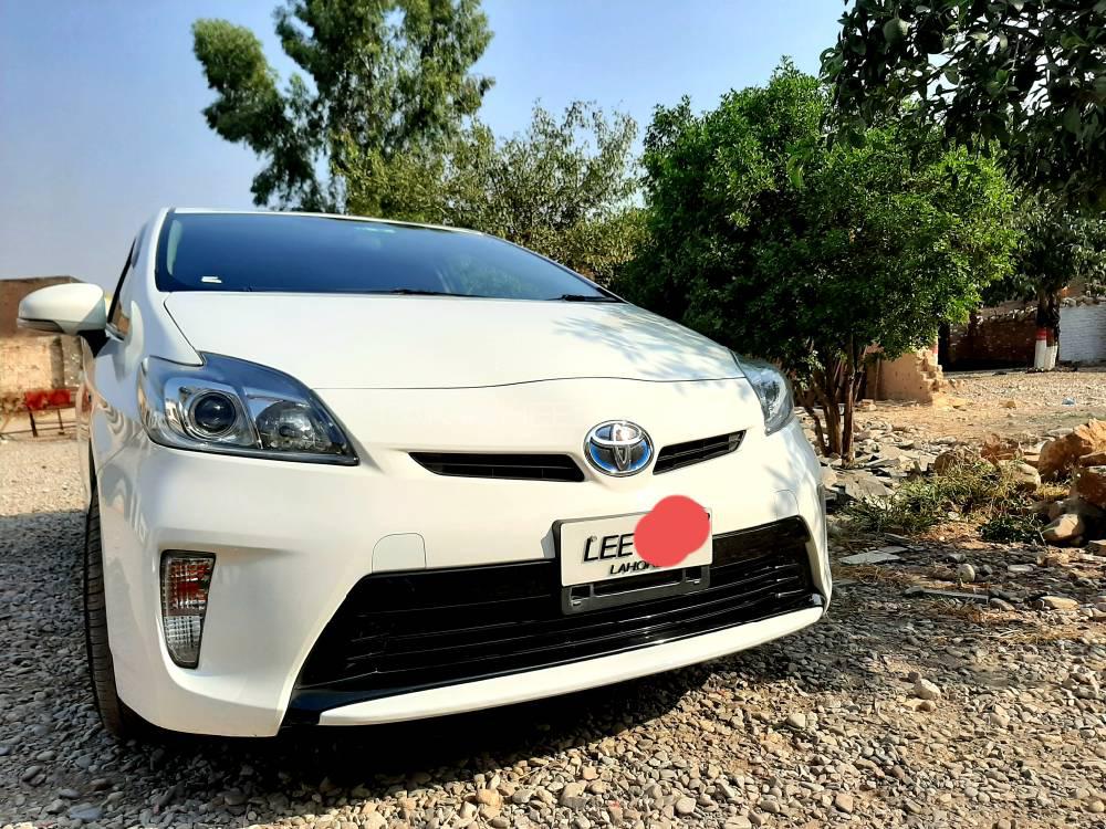 Toyota Prius 2015 for Sale in Peshawar Toyota Prius 2015 for Sale in Peshawar Image-8