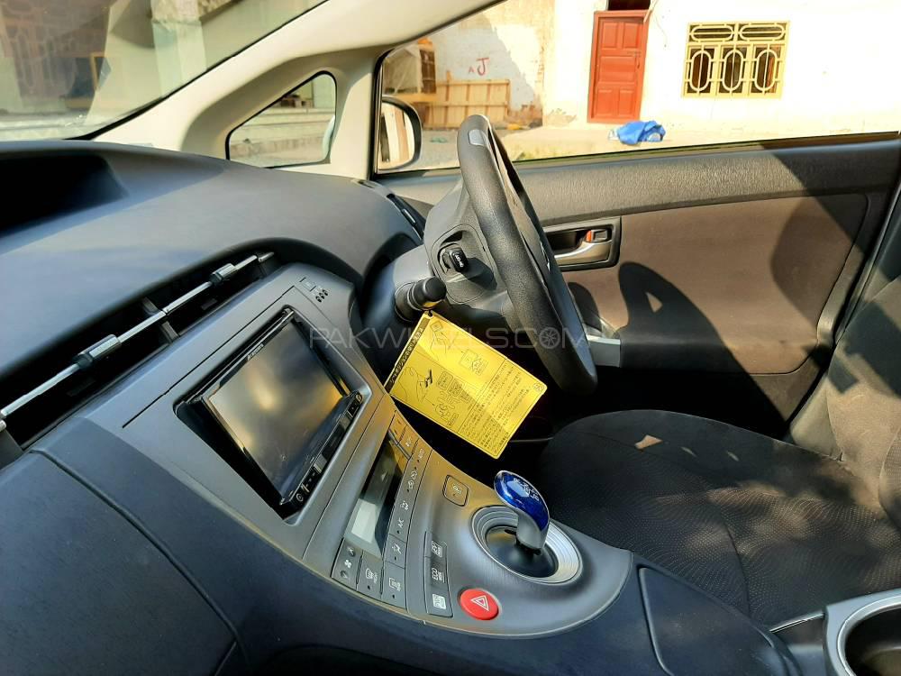 Toyota Prius 2015 for Sale in Peshawar Toyota Prius 2015 for Sale in Peshawar Image-15