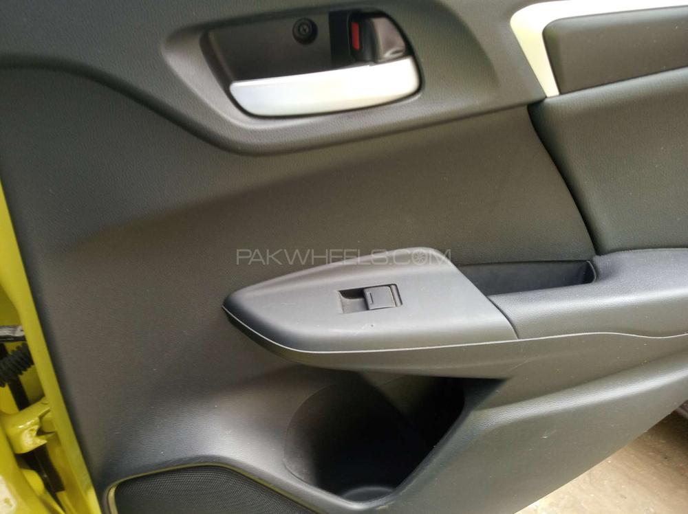 Honda Fit 2015 for Sale in Karachi Honda Fit 2015 for Sale in Karachi Image-12