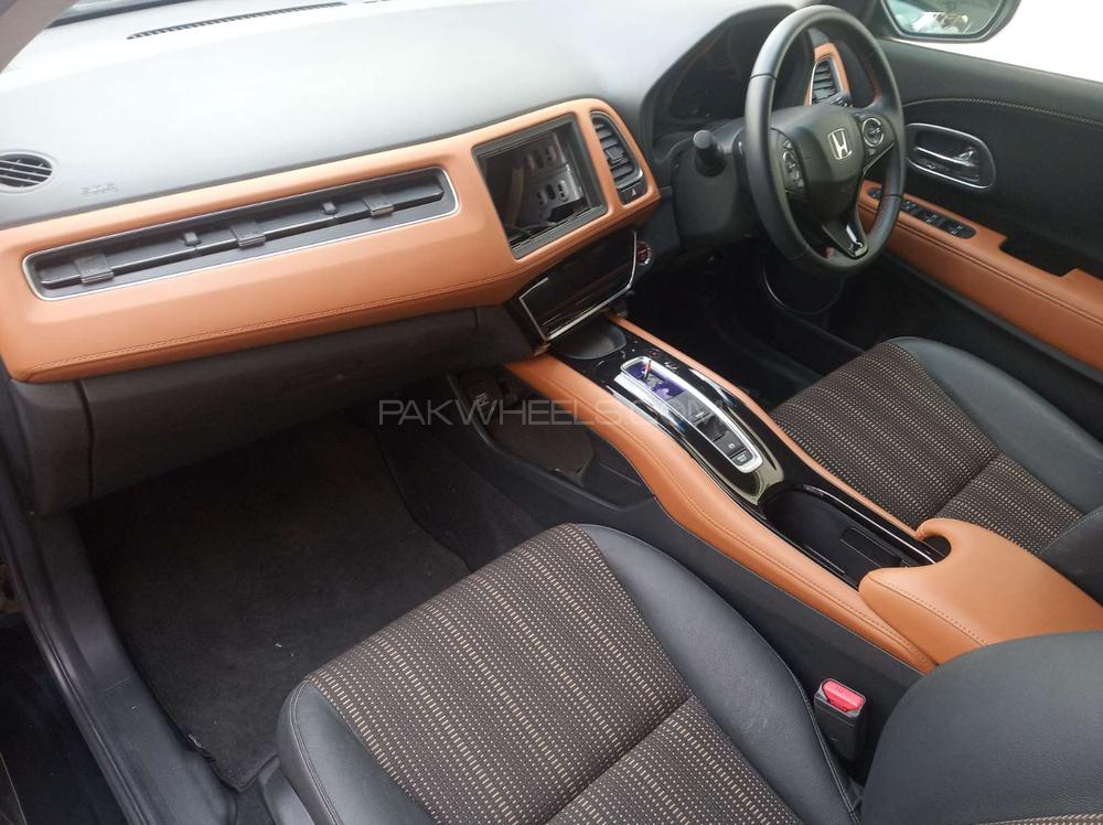 Honda Vezel 2017 for Sale in Karachi Honda Vezel 2017 for Sale in Karachi Image-3
