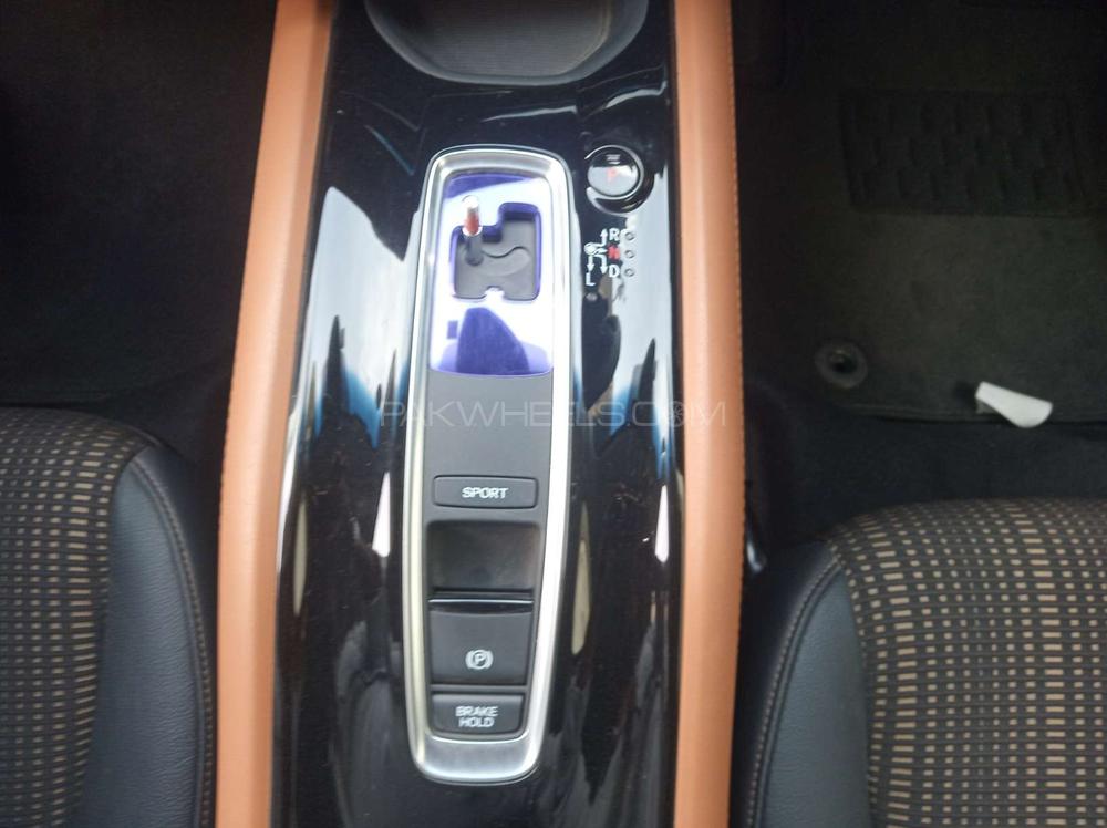 Honda Vezel 2017 for Sale in Karachi Honda Vezel 2017 for Sale in Karachi Image-6