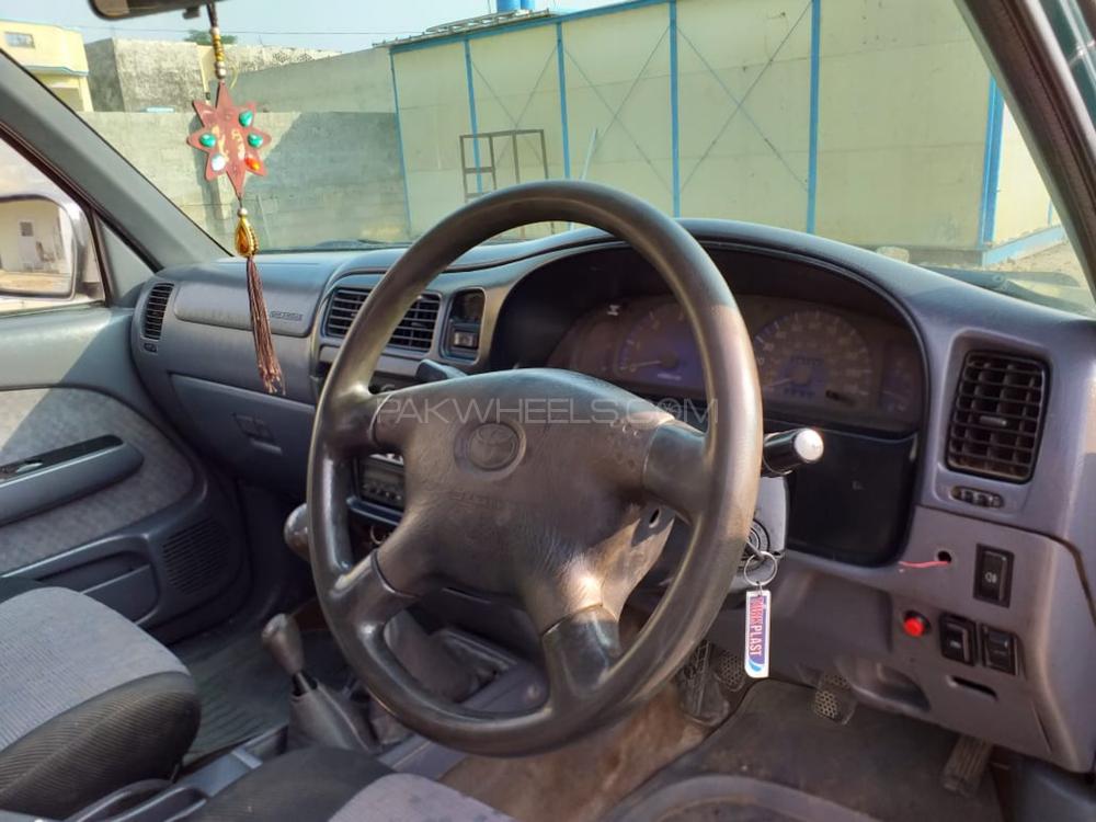 Toyota Hilux 2002 for Sale in Islamabad Toyota Hilux 2002 for Sale in Islamabad Image-5