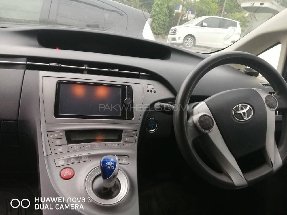 Toyota Prius 2012 for Sale in Lahore Toyota Prius 2012 for Sale in Lahore Image-4