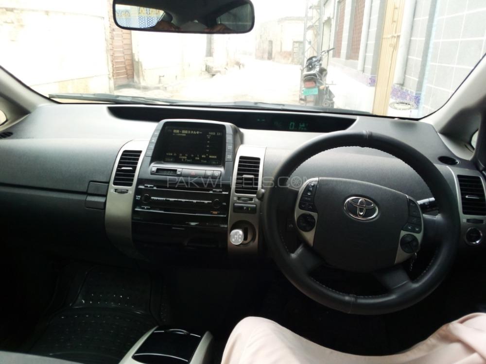 Toyota Prius 2011 for Sale in Attock Toyota Prius 2011 for Sale in Attock Image-7