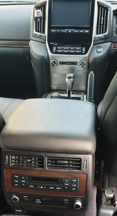 Toyota Land Cruiser 2017 for Sale in Islamabad Toyota Land Cruiser 2017 for Sale in Islamabad Image-9
