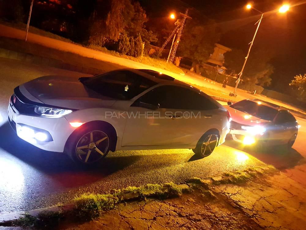 Honda Civic - 2017  Honda Civic - 2017  Image-4