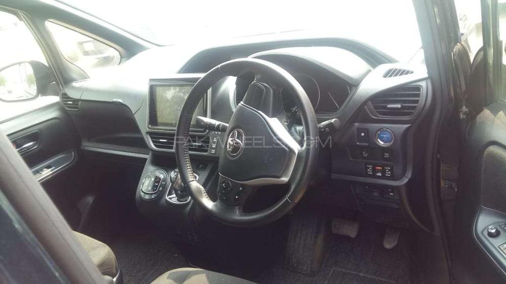 Toyota Voxy 2015 for Sale in Islamabad Toyota Voxy 2015 for Sale in Islamabad Image-6