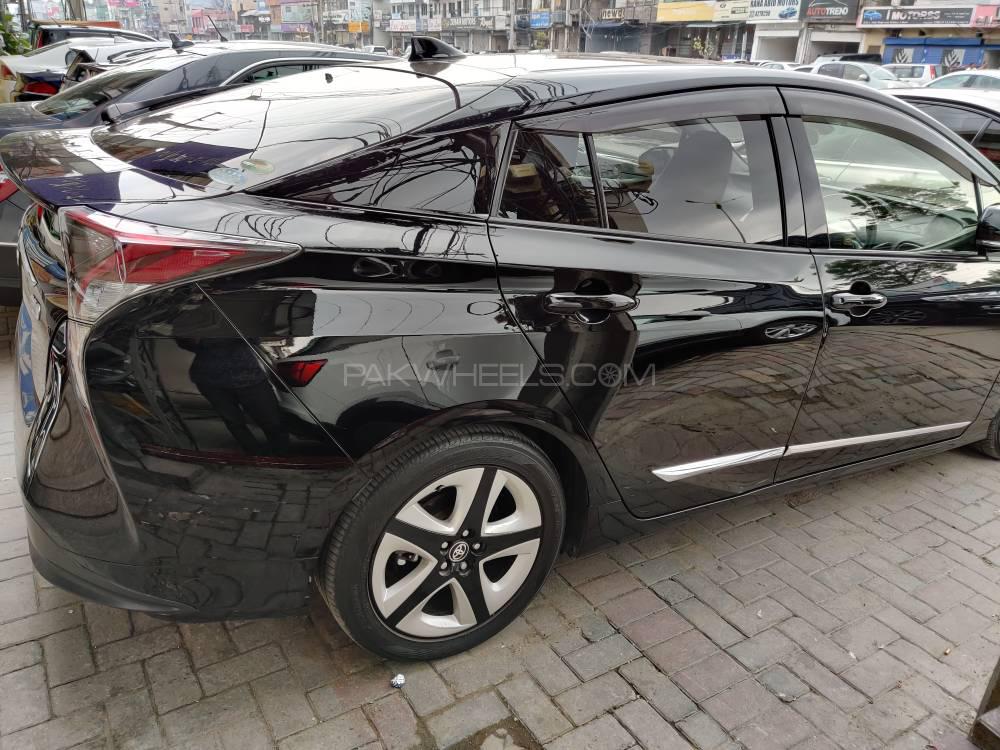 Toyota Prius 2016 for Sale in Lahore Toyota Prius 2016 for Sale in Lahore Image-4