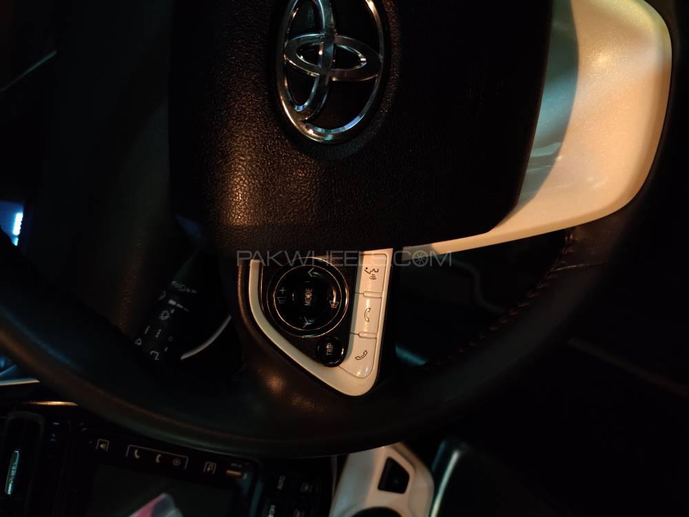 Toyota Prius 2016 for Sale in Lahore Toyota Prius 2016 for Sale in Lahore Image-12