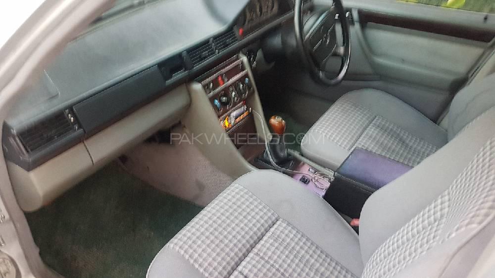 Mercedes Benz E Class 1993 for Sale in Mardan Mercedes Benz E Class 1993 for Sale in Mardan Image-9