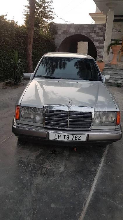 Mercedes Benz E Class 1993 for Sale in Mardan Mercedes Benz E Class 1993 for Sale in Mardan Image-2