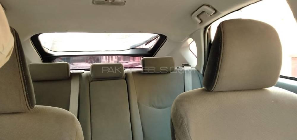 Toyota Prius 2011 for Sale in Arifwala Toyota Prius 2011 for Sale in Arifwala Image-12