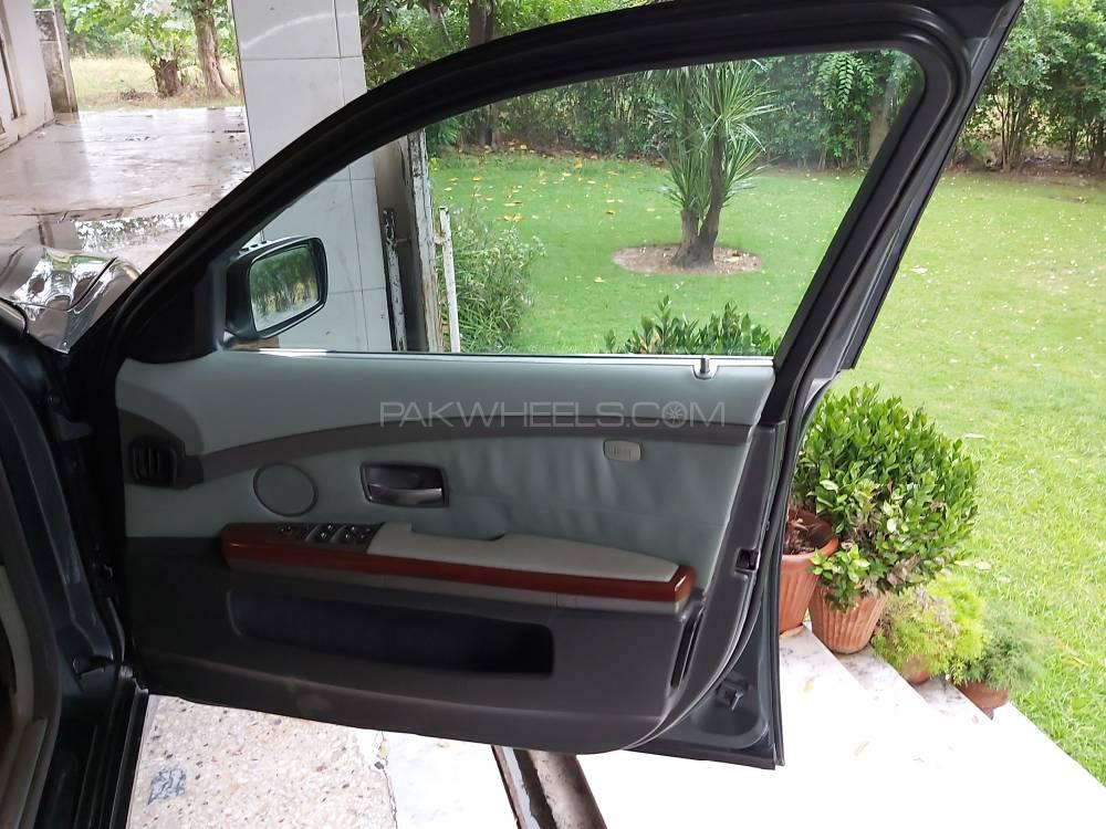 BMW 7 Series 2003 for Sale in Islamabad BMW 7 Series 2003 for Sale in Islamabad Image-6