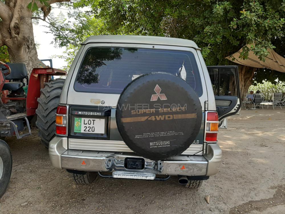 Mitsubishi Pajero 1993 for Sale in Muzaffar Gargh Mitsubishi Pajero 1993 for Sale in Muzaffar Gargh Image-9