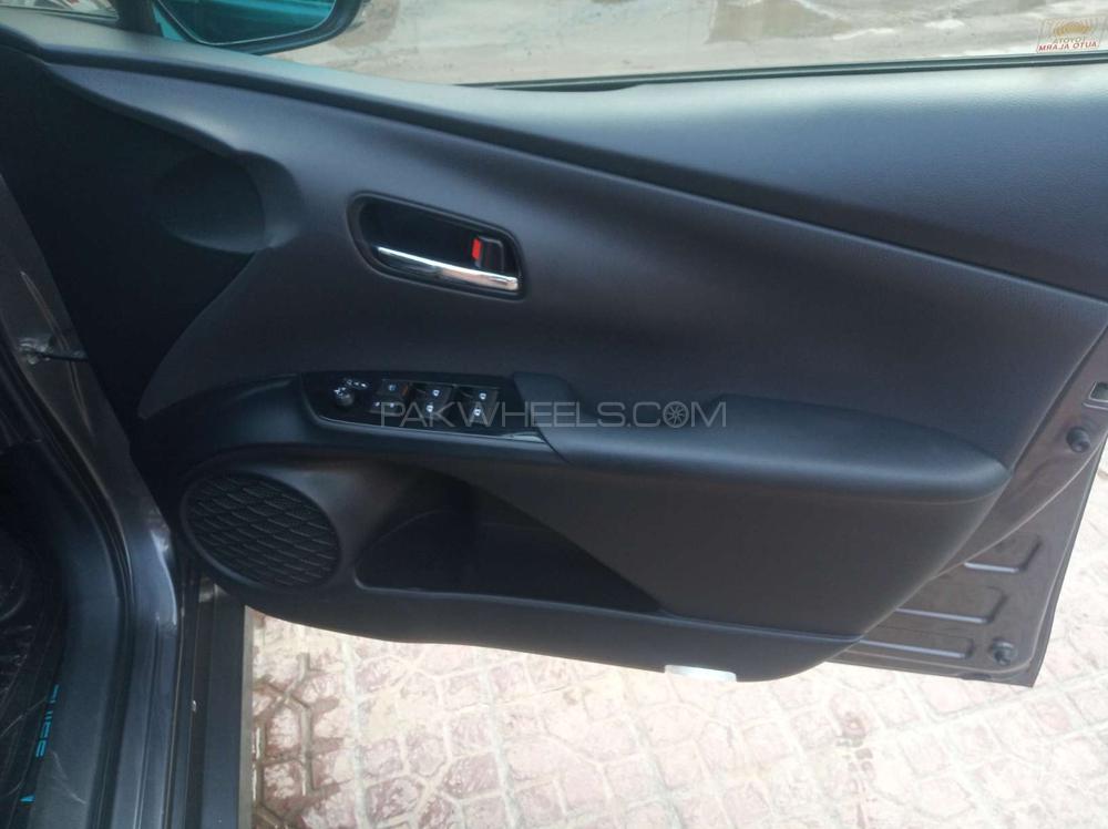 Toyota Prius 2016 for Sale in Faisalabad Toyota Prius 2016 for Sale in Faisalabad Image-5