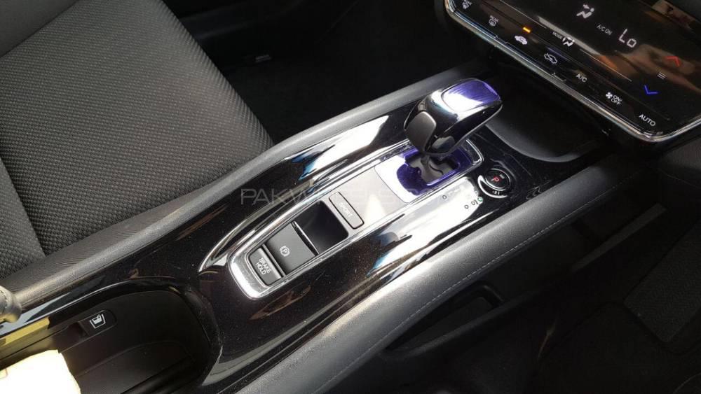 Honda Vezel 2014 for Sale in Lahore Honda Vezel 2014 for Sale in Lahore Image-12