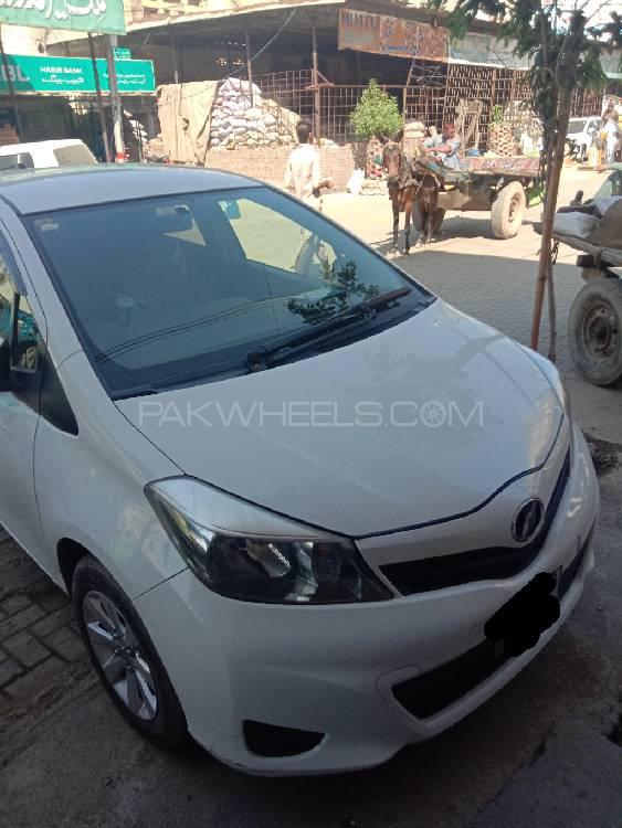 Toyota Vitz 2013 for Sale in Sargodha Toyota Vitz 2013 for Sale in Sargodha Image-3
